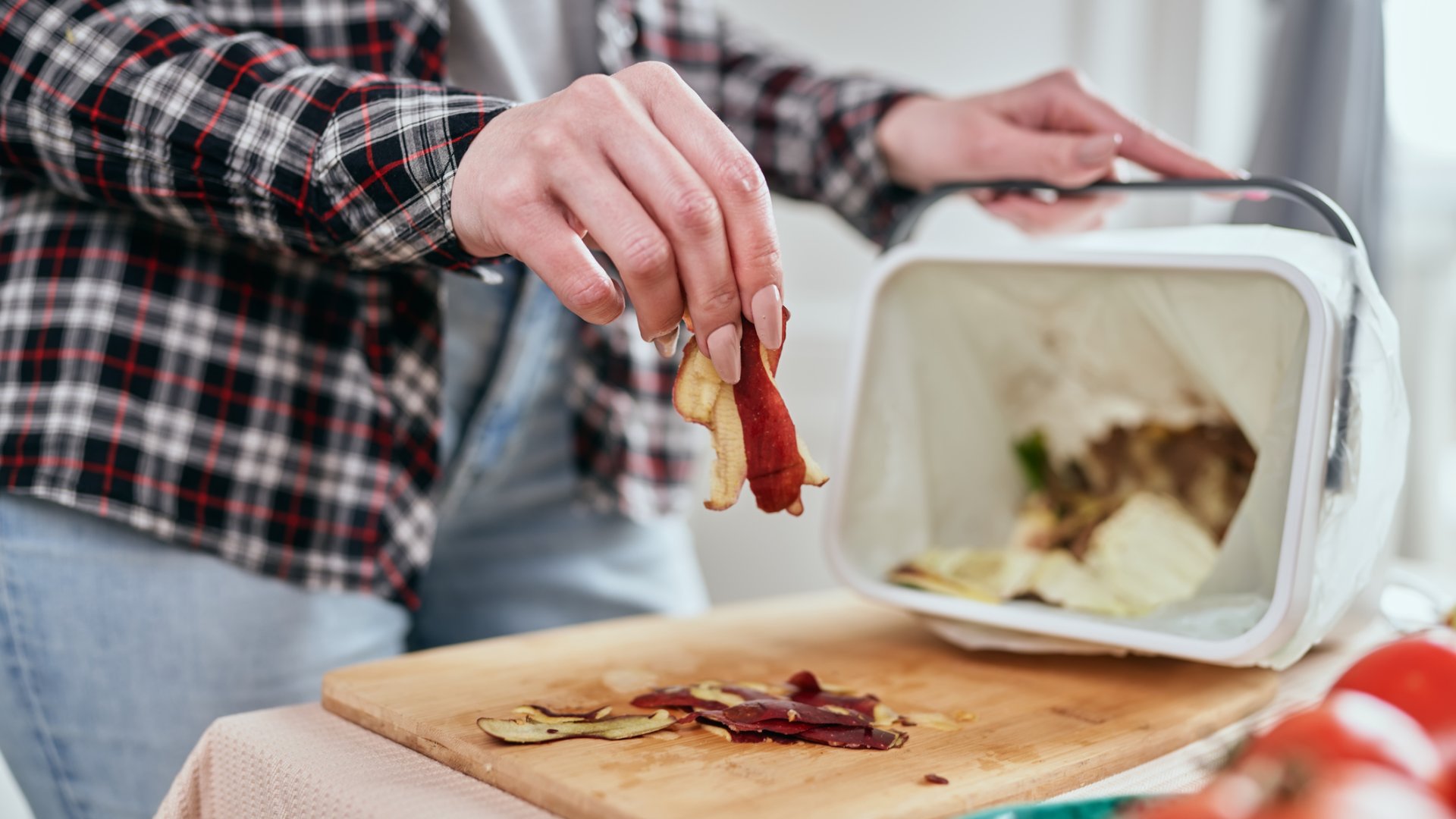 Bokashi komposztálás: konyhai hulladékból készíts tápanyagot a kertnek Bokashi komposztálás: konyhai hulladékból készíts tápanyagot a kertnek