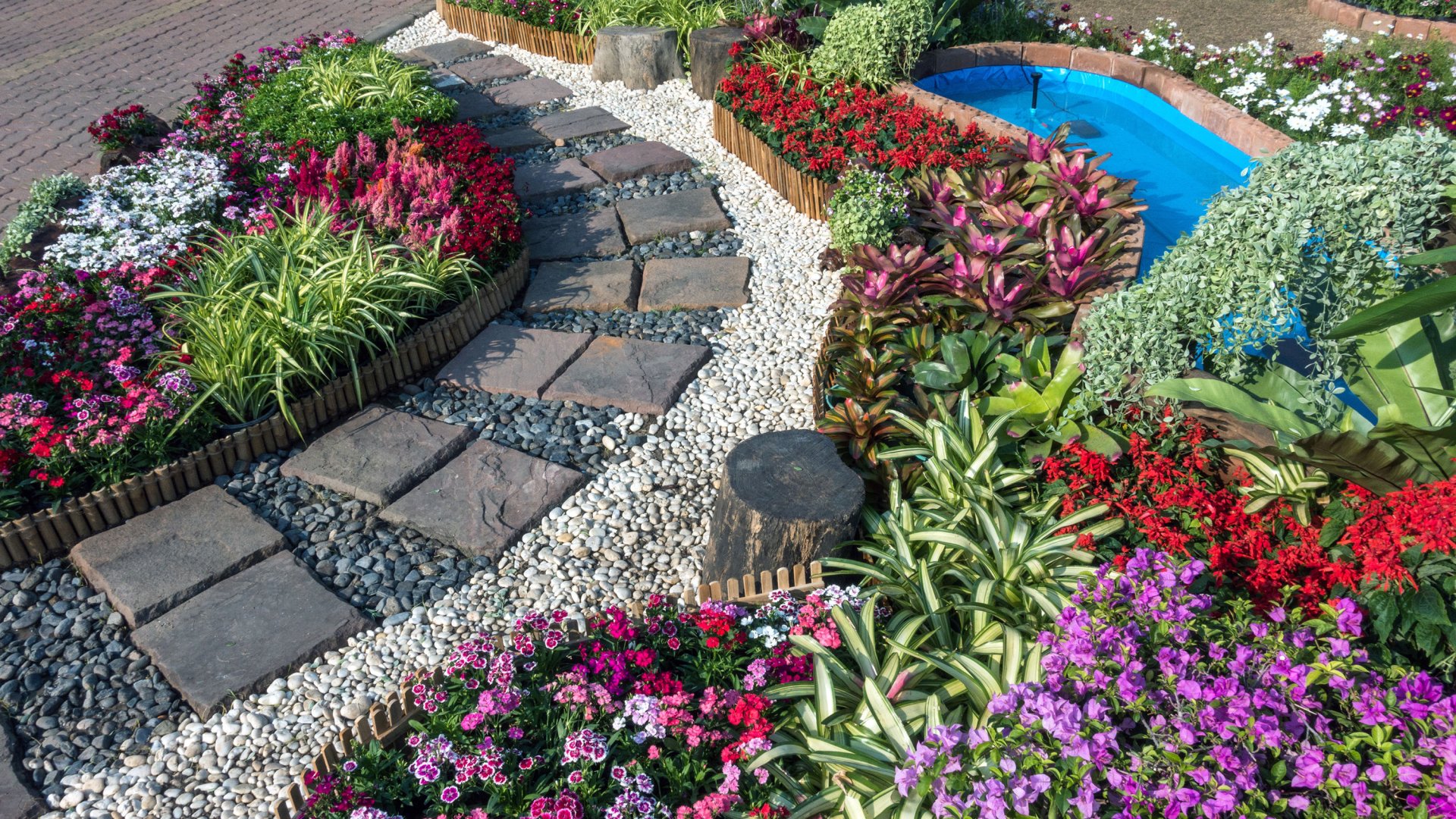 Próbáld ki! Egyszerű virágágyás szegély ötletek, amik jól is mutatnak