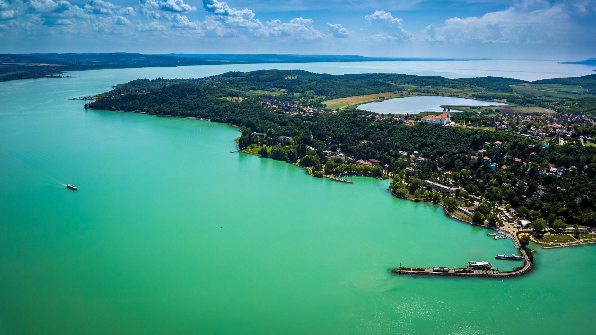 Egy nyaralás Balatonfüreden és az agrármunkák összehangolása