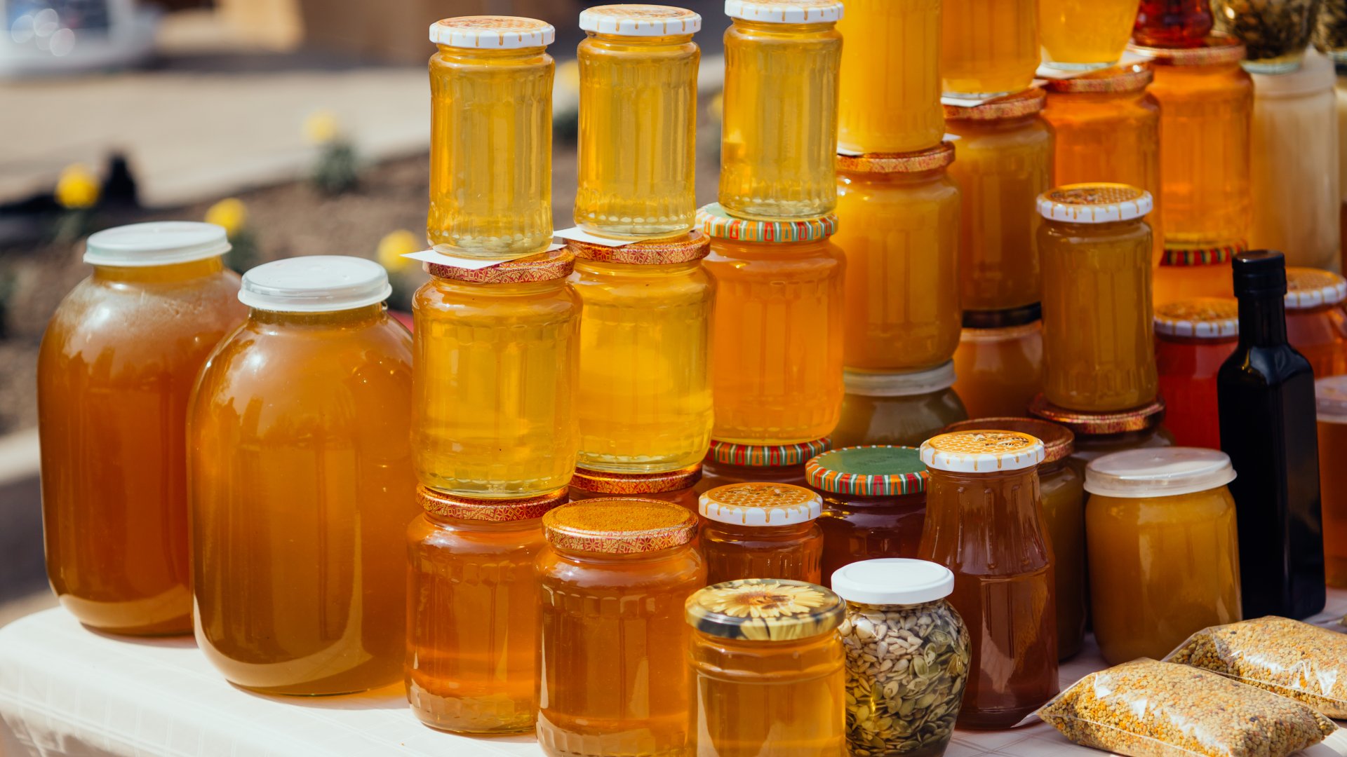 Melyik mézfajta mire jó? – egy méhész most elmagyarázza!