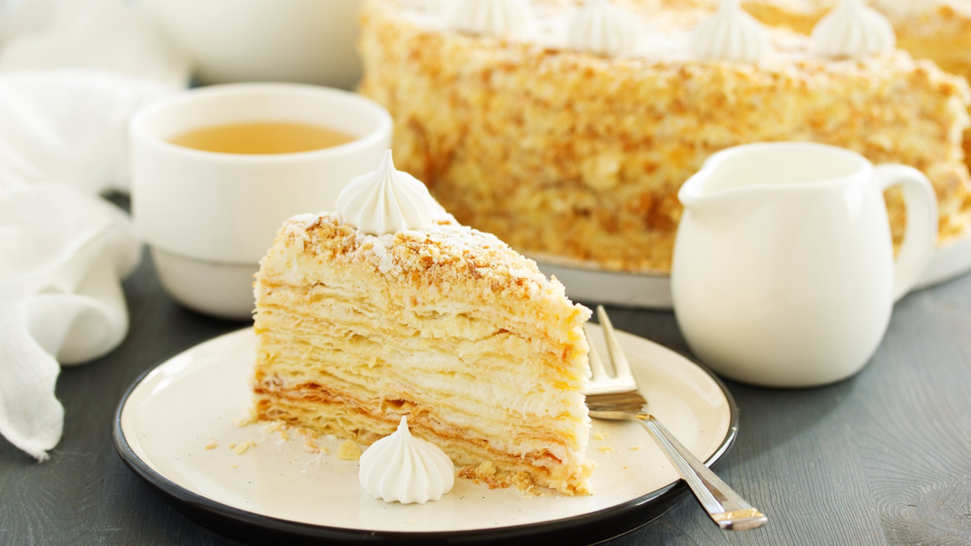 Ennek a tortának a húsvéti asztalon a helye: a mennyei Napóleon torta receptje