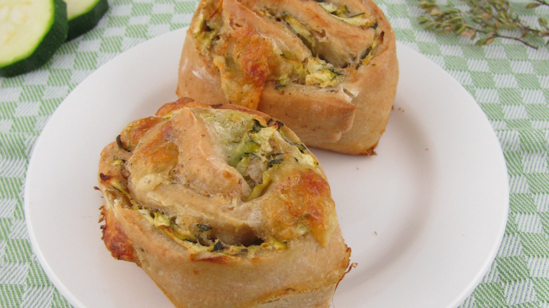 A legjobb tavaszi finomság: medvehagymás-sajtos tekercs recept