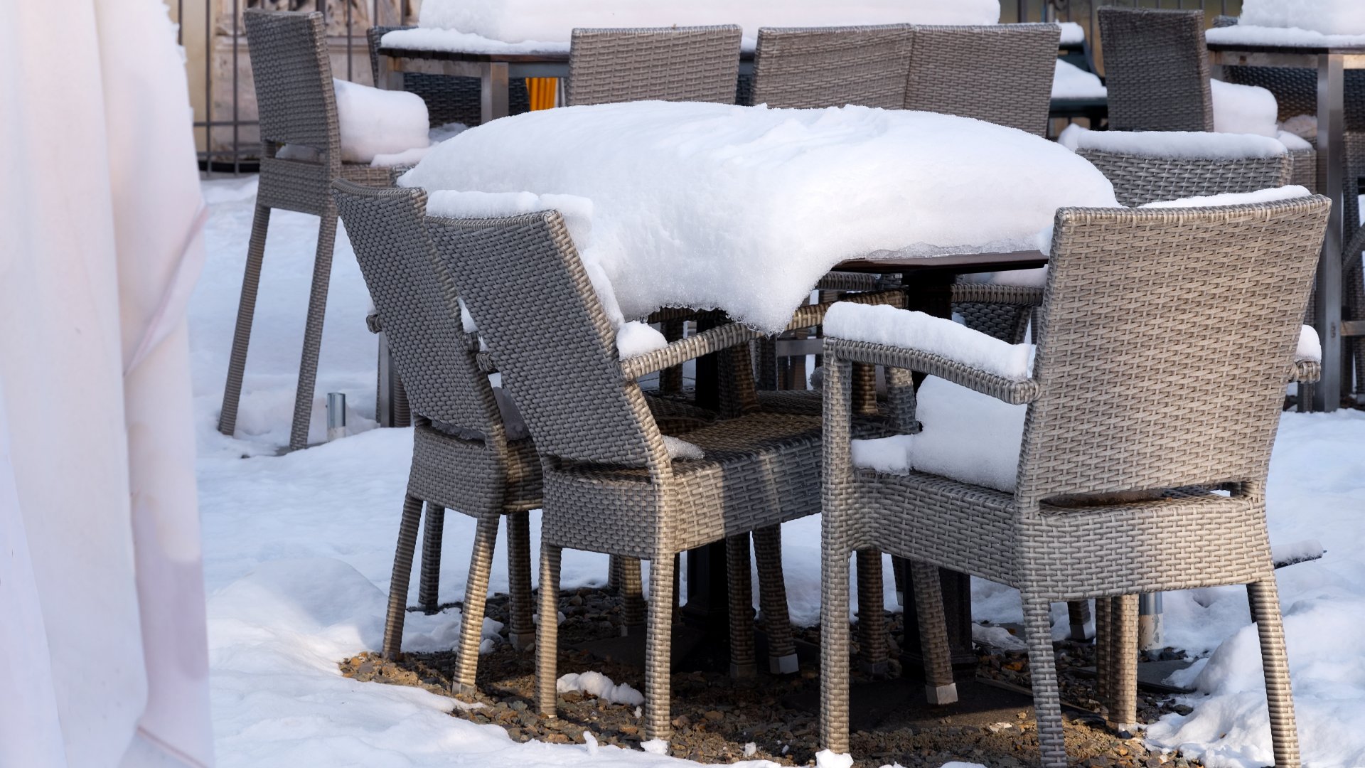 Hogyan óvjuk meg a kerti bútorainkat télen?