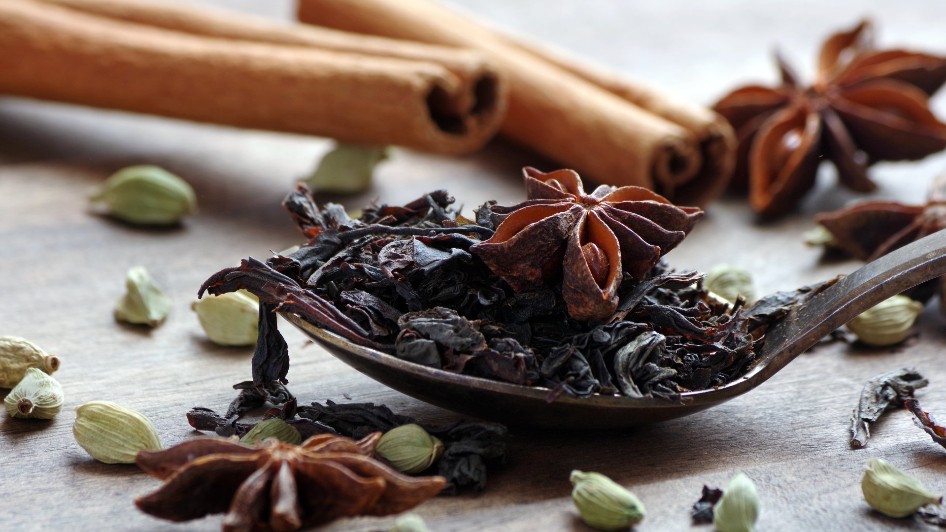 Miként vált a fahéj, a szerecsendió és a gyömbér a téli ünnepek fűszereivé?