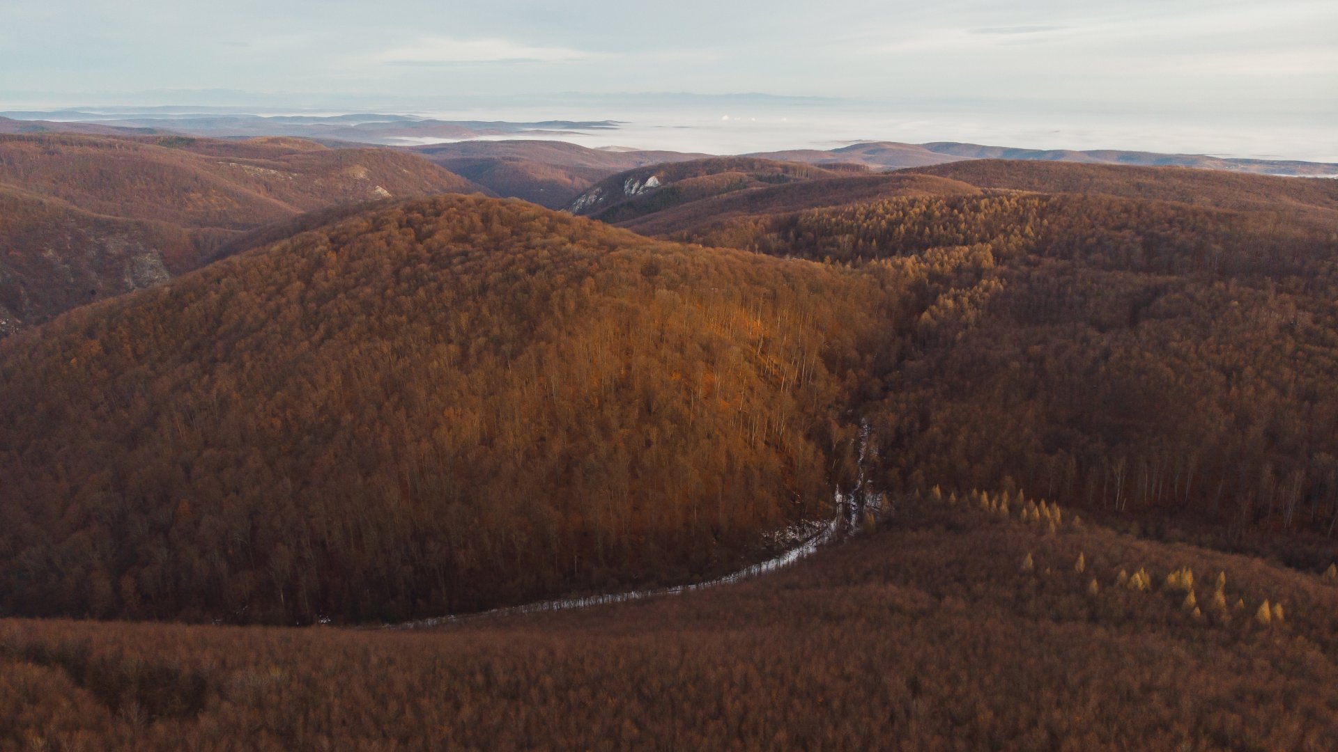 A Szalonnai-hegység bűvöletében: Rejtett mesék festői táján