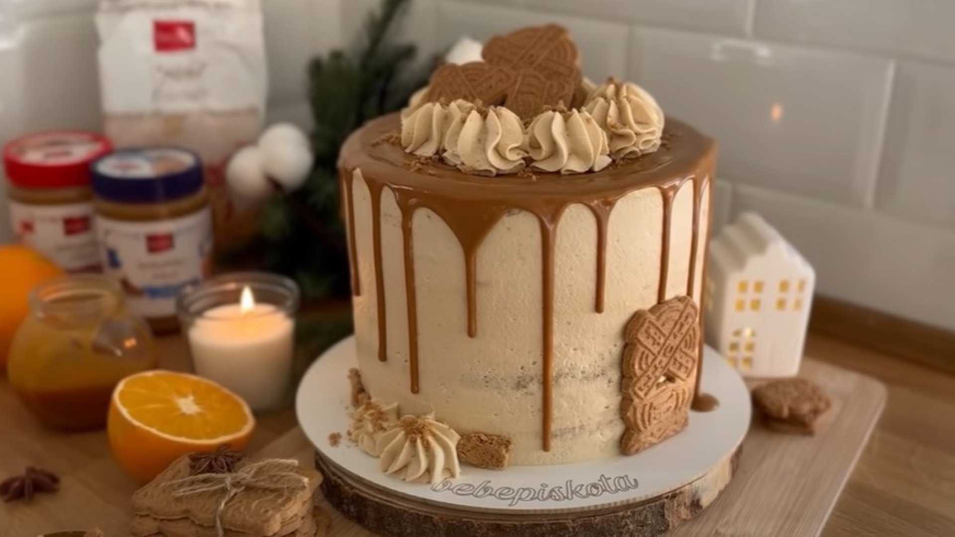 Ennél nincs karácsonyibb torta: karamellás spekulatius torta recept