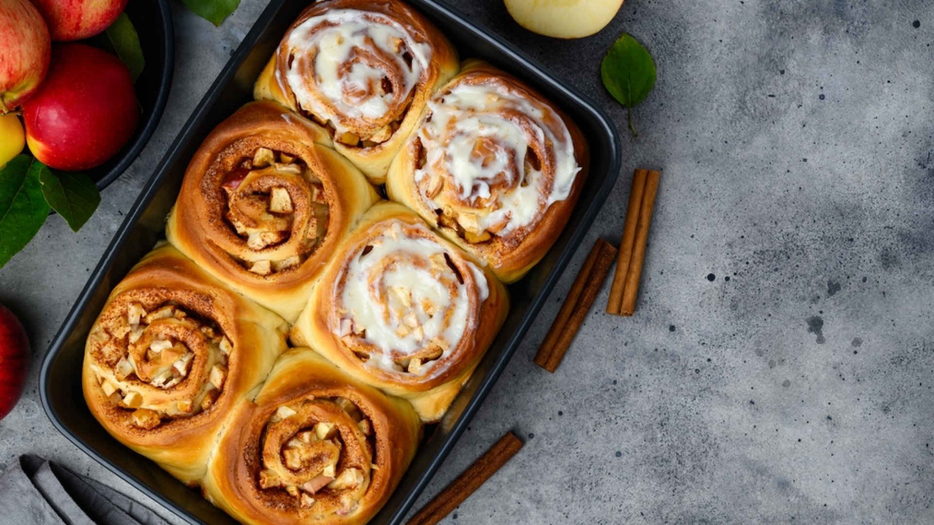Almás-fahéjas csiga recept- ez a legújabb őszi kedvencünk Almás-fahéjas csiga recept- ez a legújabb őszi kedvencünk