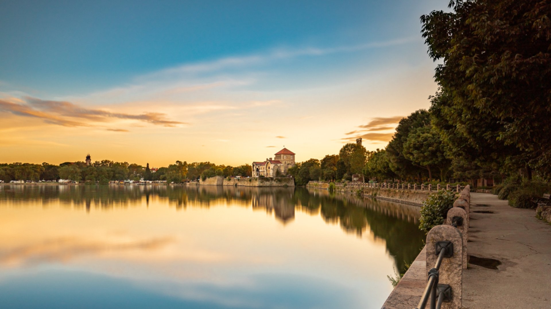 A tökéletes őszi programötlet: 5 magyar tó, amit körbe lehet sétálni
