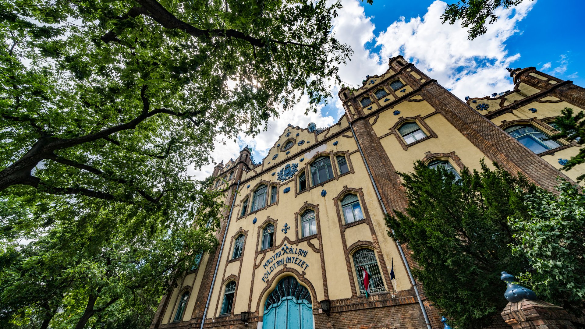 Gazdag díszítés és egyedi építészeti megoldások | Ilyen különleges szecessziós épületek bújkálnak Budapesten