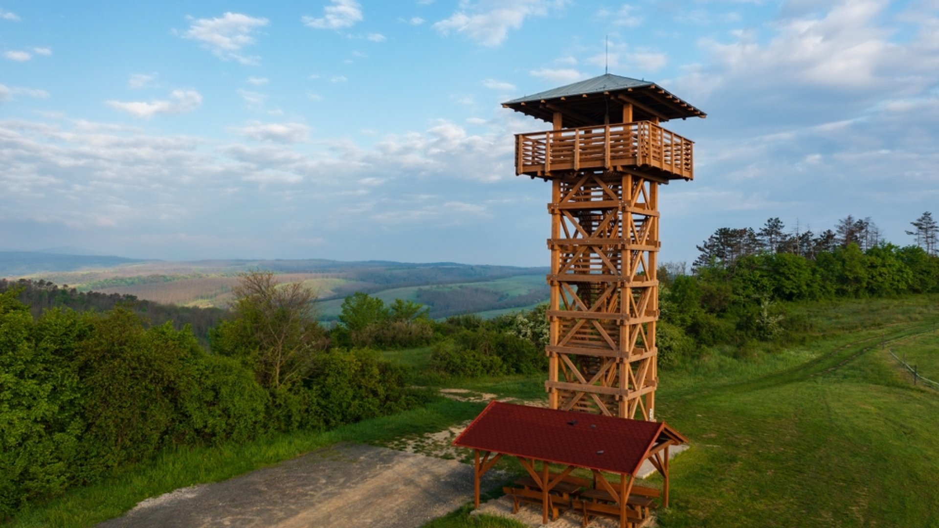 Újra keresik Magyarország legszebb kilátóját és turistaházát: indul a pályázás! Újra keresik Magyarország legszebb kilátóját és turistaházát: indul a pályázás!