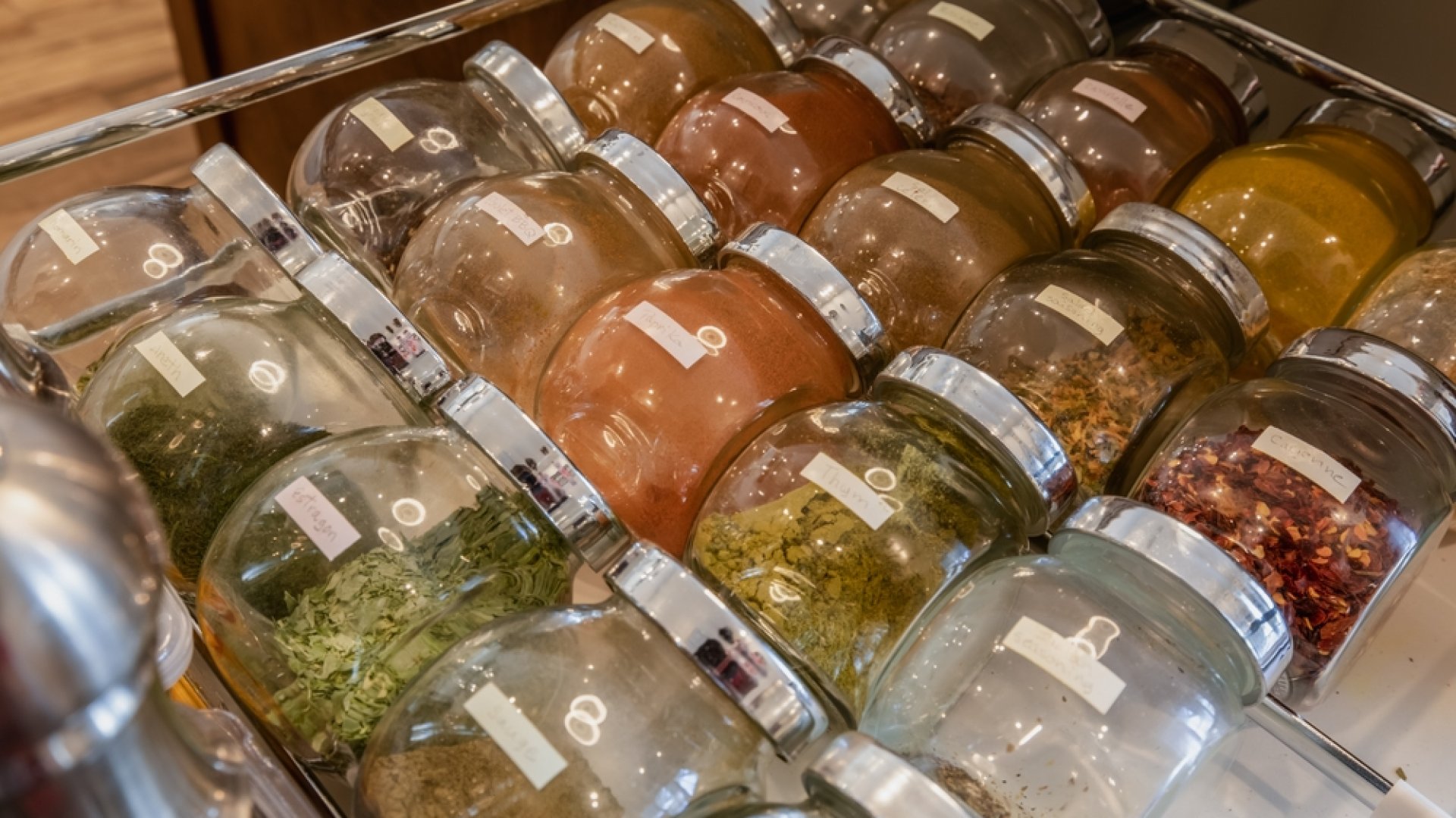 Így szárítsd ki a fűszernövényeket nyár végén!