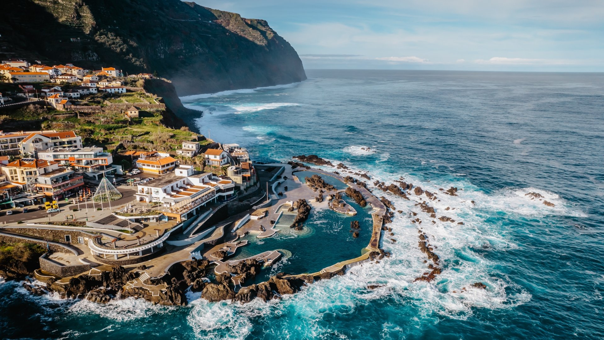 Fedezd fel a világ legkülönlegesebb árapálymedencéit – 6+1 tengeri medence, amit látnod kell!