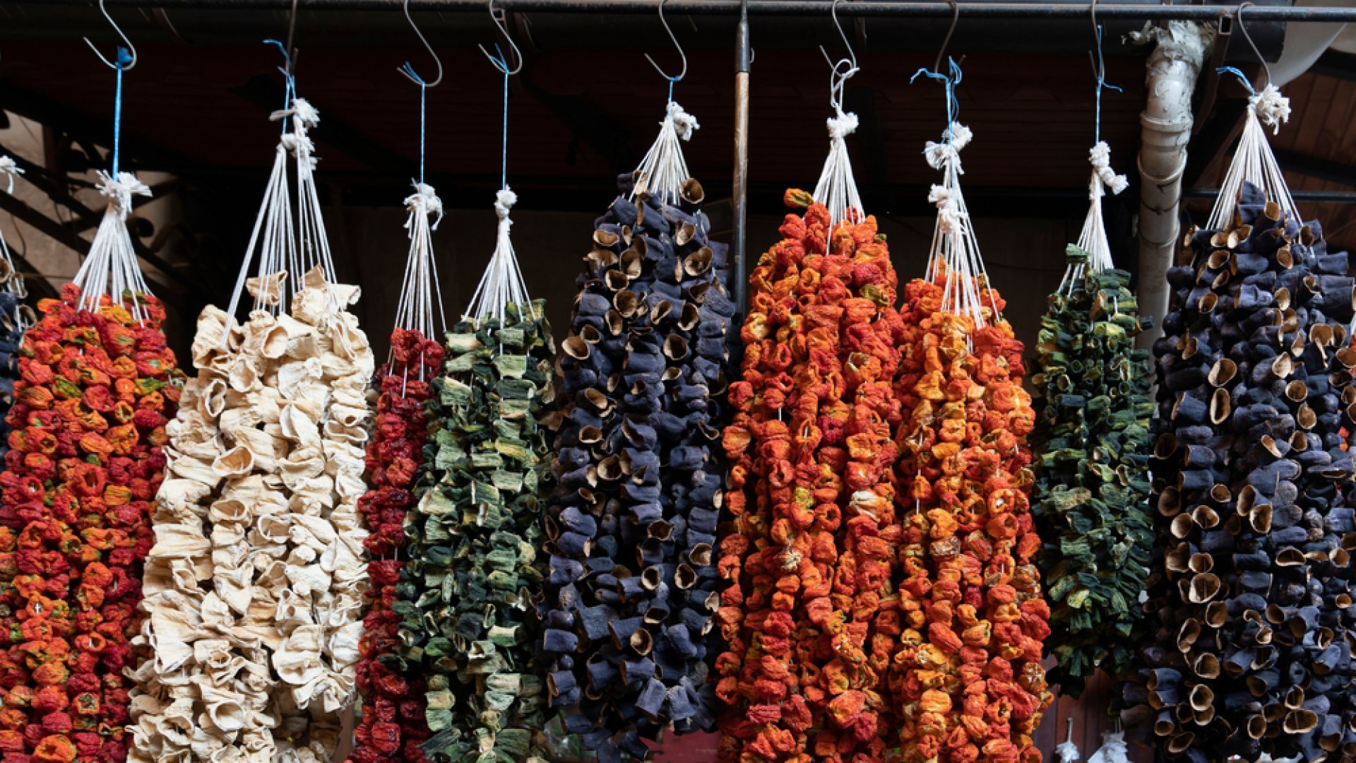 Kerti szárítás és tartósítás: Így tedd el a gyógynövényeket, virágokat, zöldségeket, fűszereket ősszel