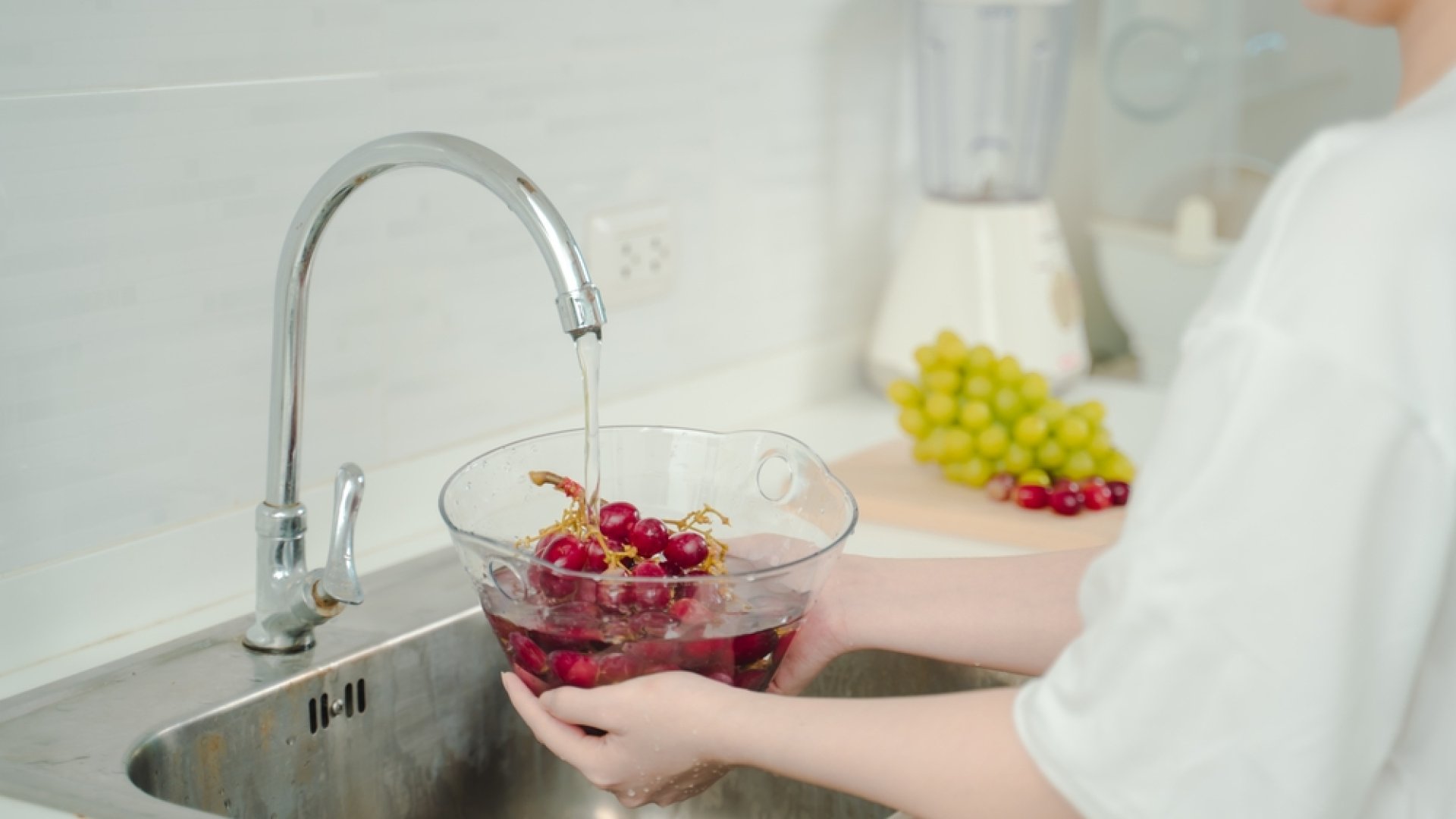 Miért romlanak meg hamarabb a gyümölcsök, ha megmossuk őket?  Miért romlanak meg hamarabb a gyümölcsök, ha megmossuk őket?