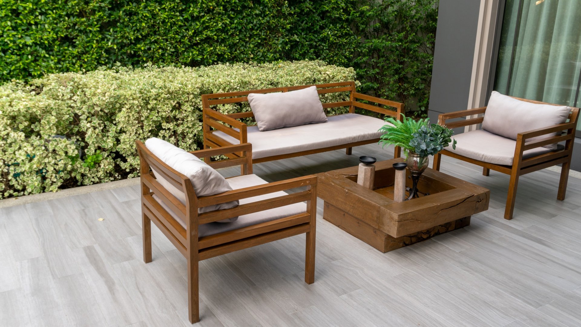 Milyen fából legyen a kertibútor? – Ezek a faanyagok a legszebbek és a legstrapabíróak