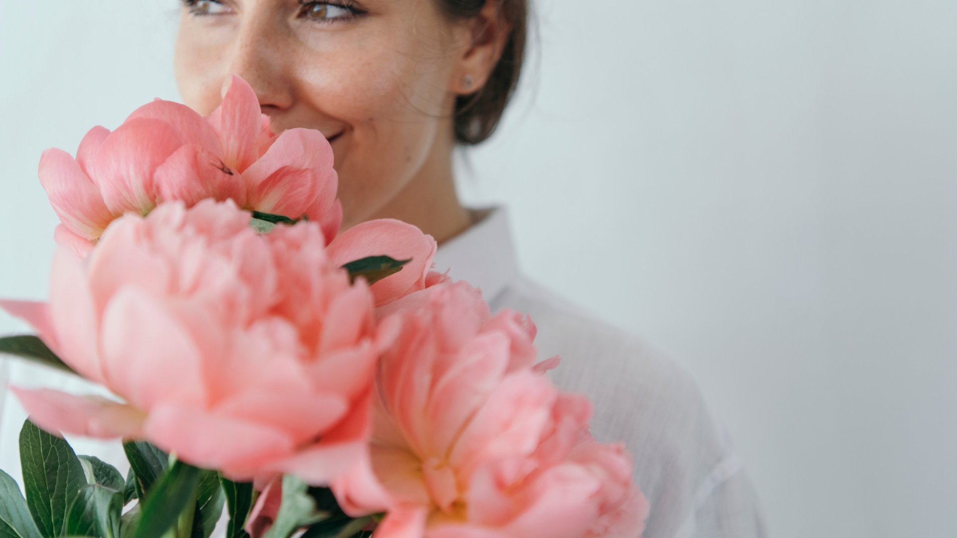 Hogyan neveljünk pünkösdi rózsát cserépben – Lepjék el a virágok a teraszt vagy épp a nappalid!