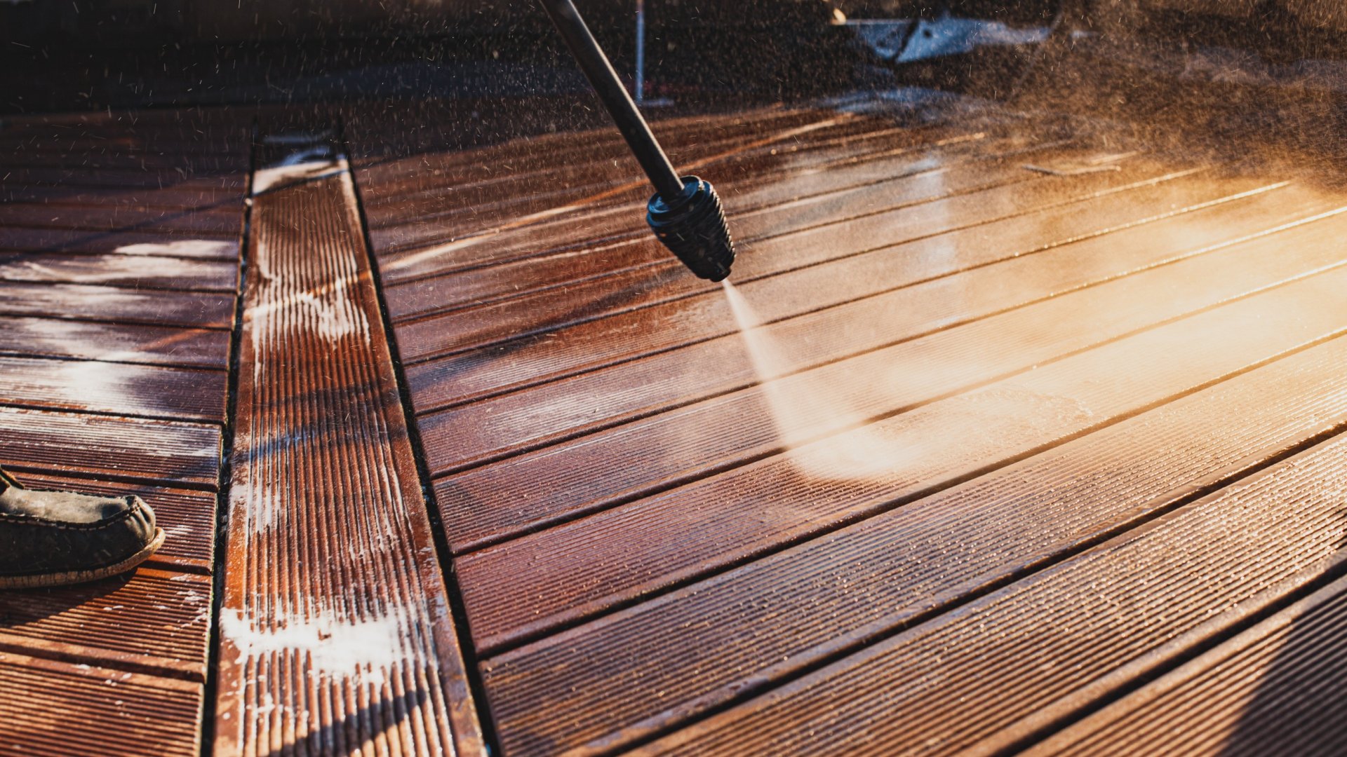 Hogyan ne és hogyan tisztítsd a WPC Deck-Padlódat a teraszon?