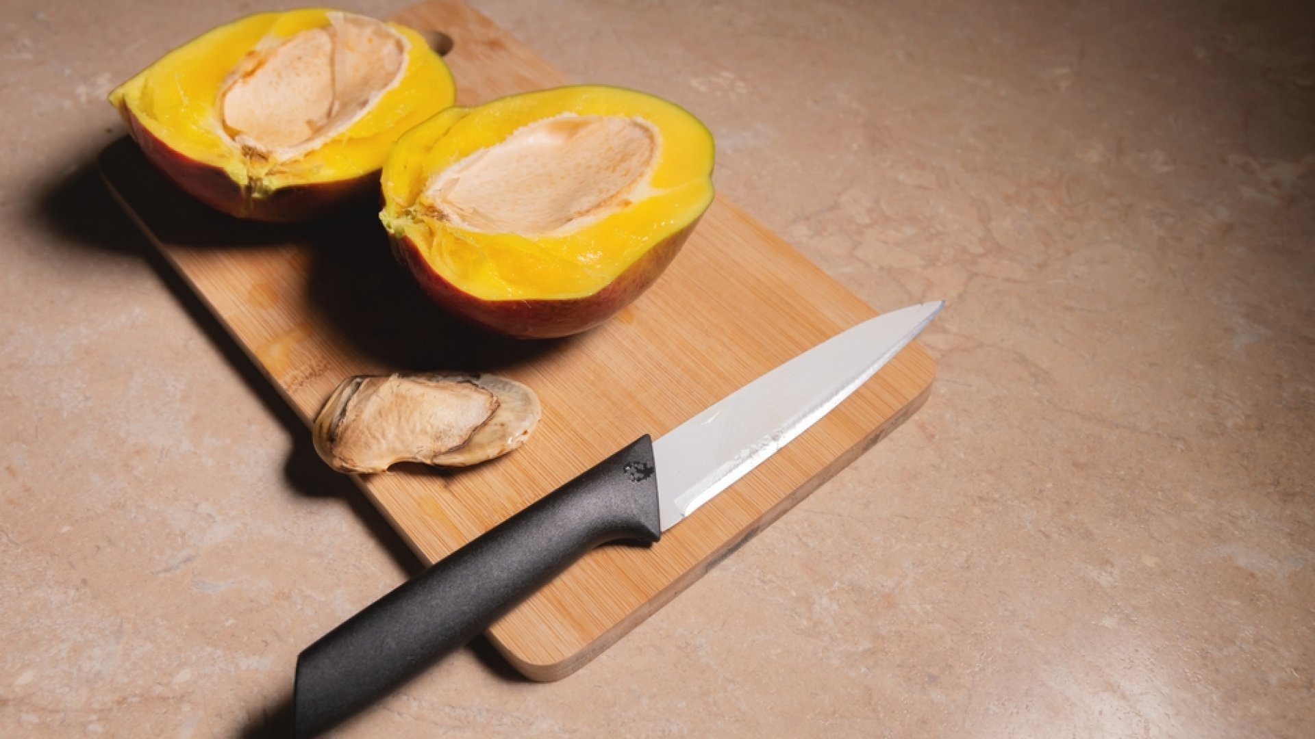 Így ültesd el a mangó magját, hogy új növény éledjen belőle!