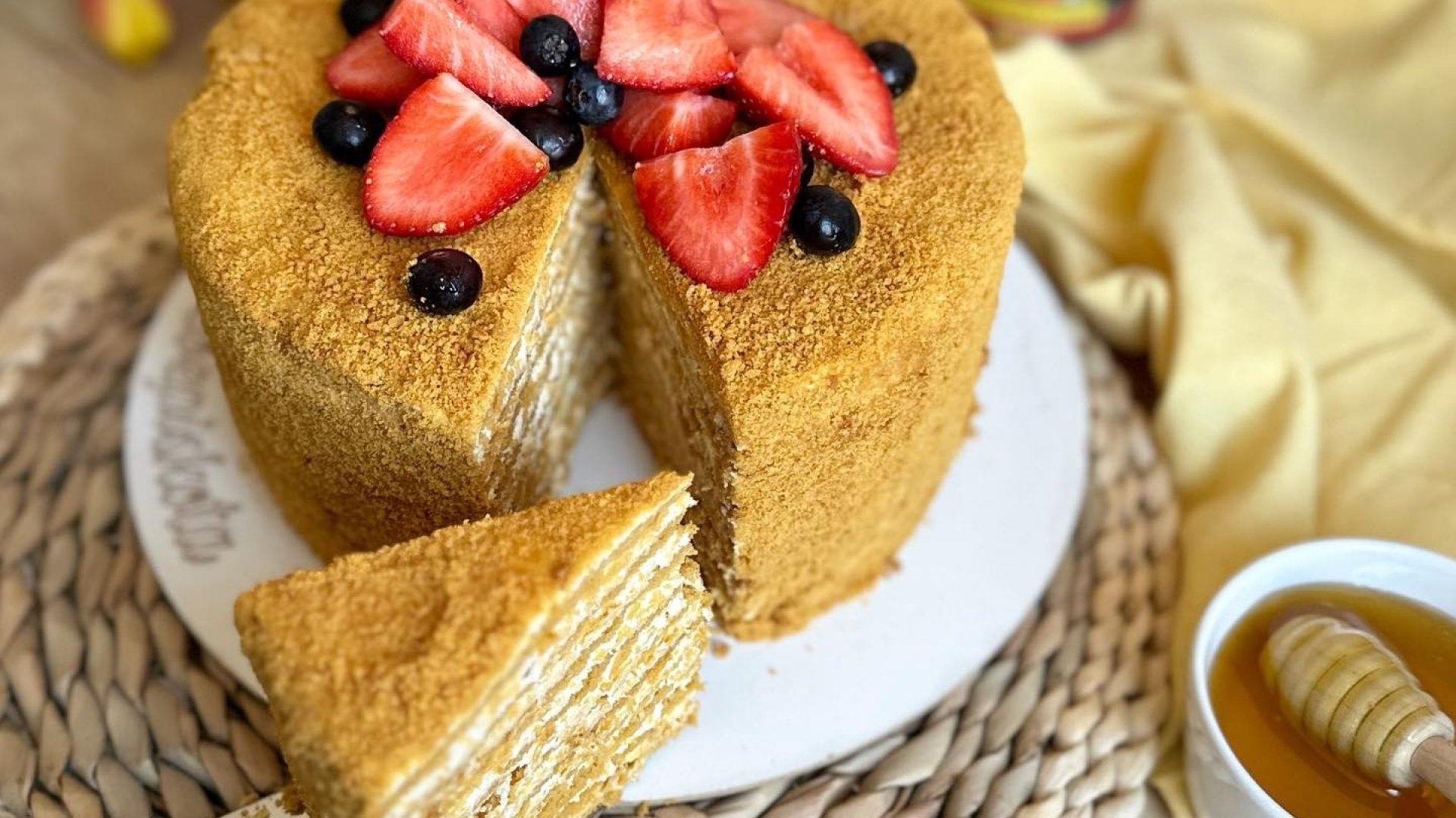 Süssünk Medovikot! – elképesztően finom mézes orosz torta recept