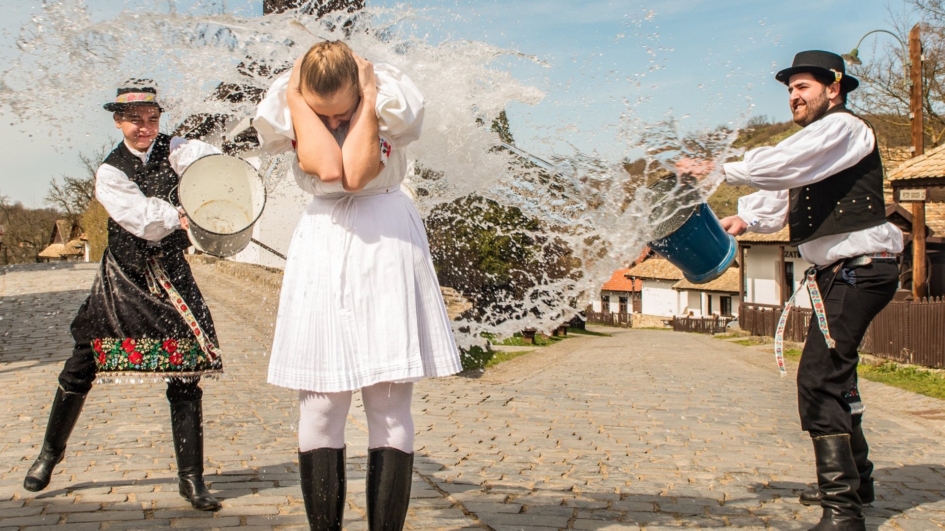 Nő nem marad szárazon a Hollókői Húsvéti Fesztiválon idén sem! – Mutatjuk a gazdag 4 napos folklór programot!