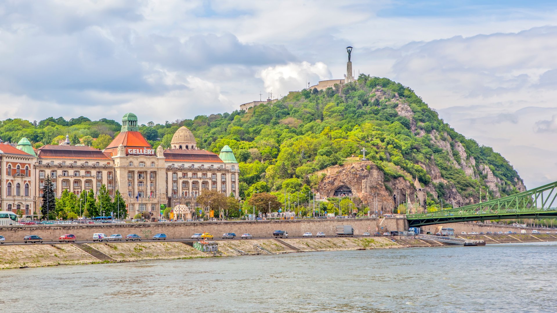 Ilyen különleges rózsakertet alakítanak ki a Gellért-hegyen Budapest 150. évfordulójára