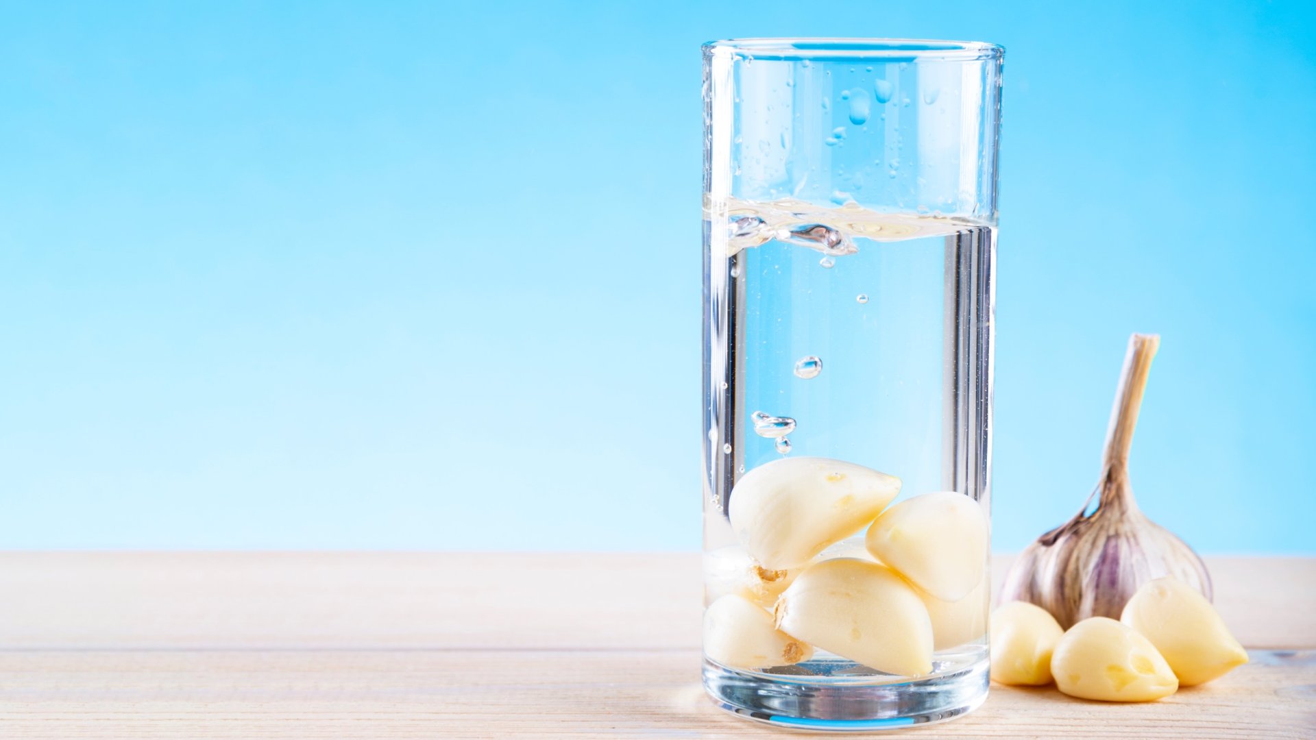 Így termeszthetsz fokhagymát egy pohár vízben! – Termessz fokhagymát 6 lépésben költséghatékonyan!