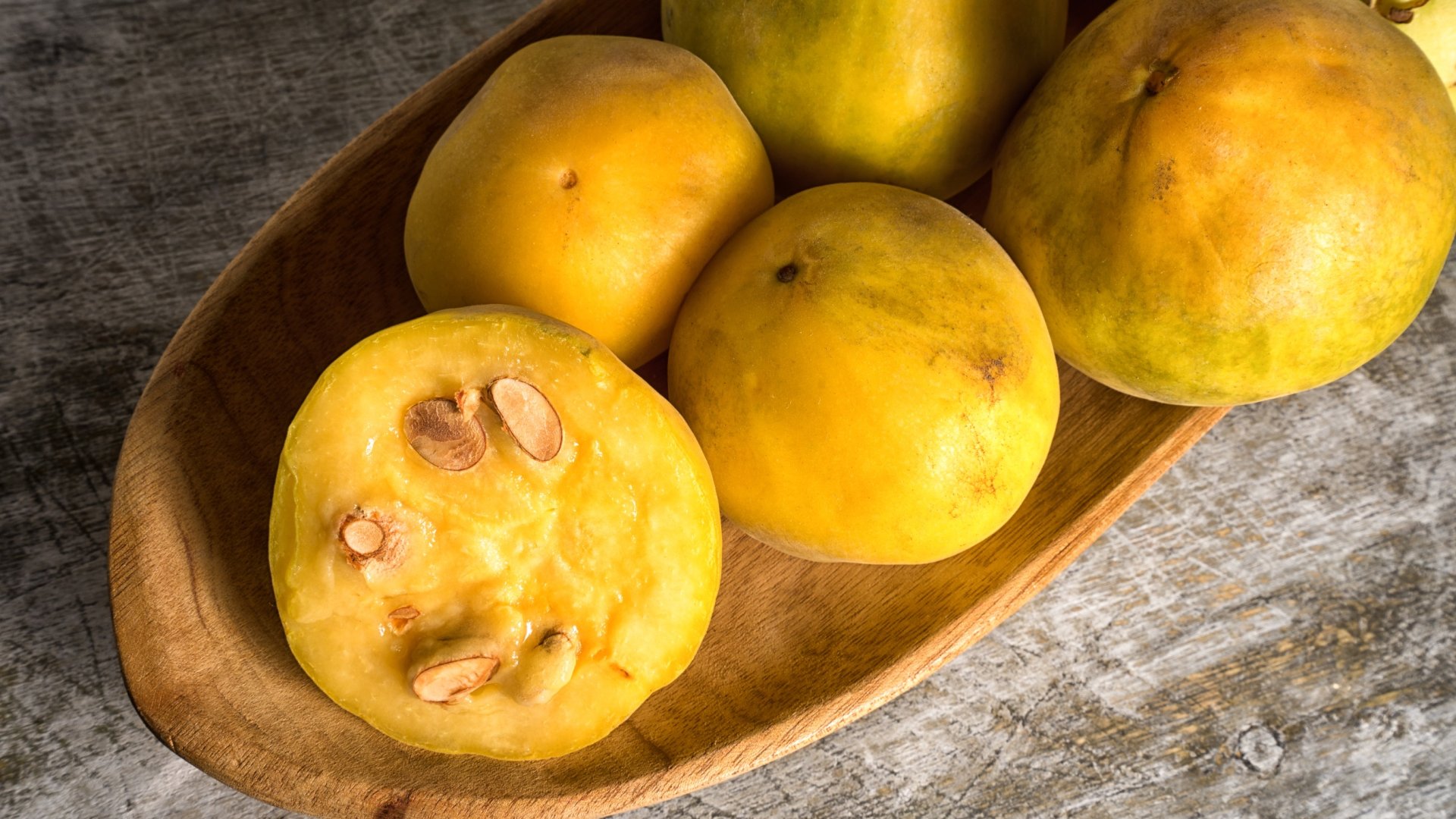 Araza gyümölcs (Eugenia stipitata) – Alapvető útmutató egy furcsa egzotikus gyümölcshöz Araza gyümölcs (Eugenia stipitata) – Alapvető útmutató egy furcsa egzotikus gyümölcshöz