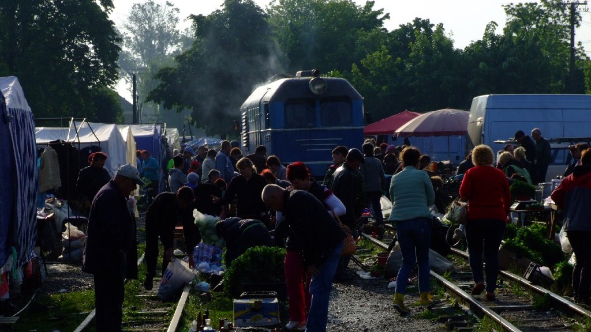 A világ legérdekfeszítőbb piaca – A vonatsínek mellől vásárolhatunk zöldséget A világ legérdekfeszítőbb piaca – A vonatsínek mellől vásárolhatunk zöldséget