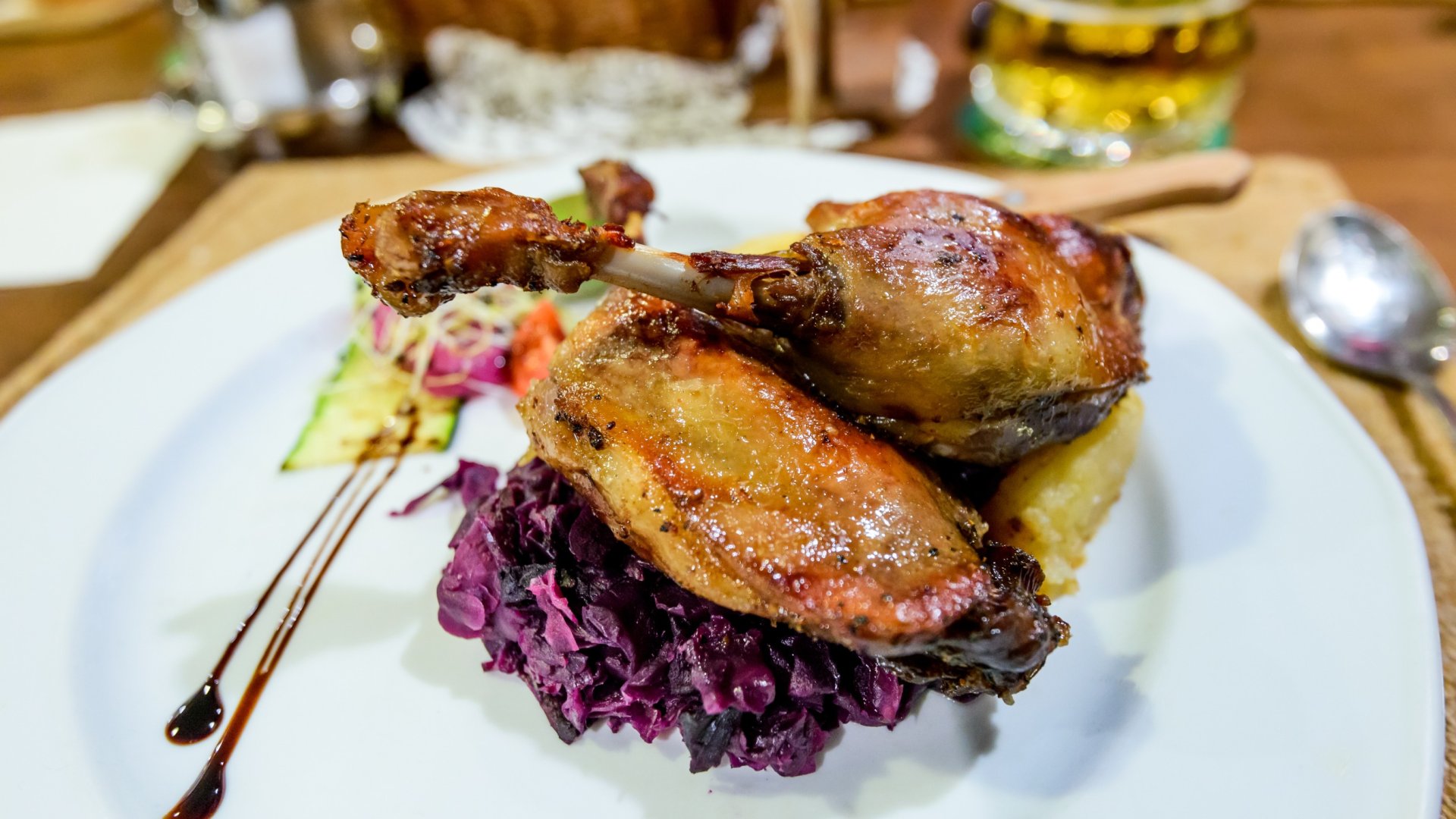 Márton-napi libacomb párolt lilakáposztával és pecsenyelével