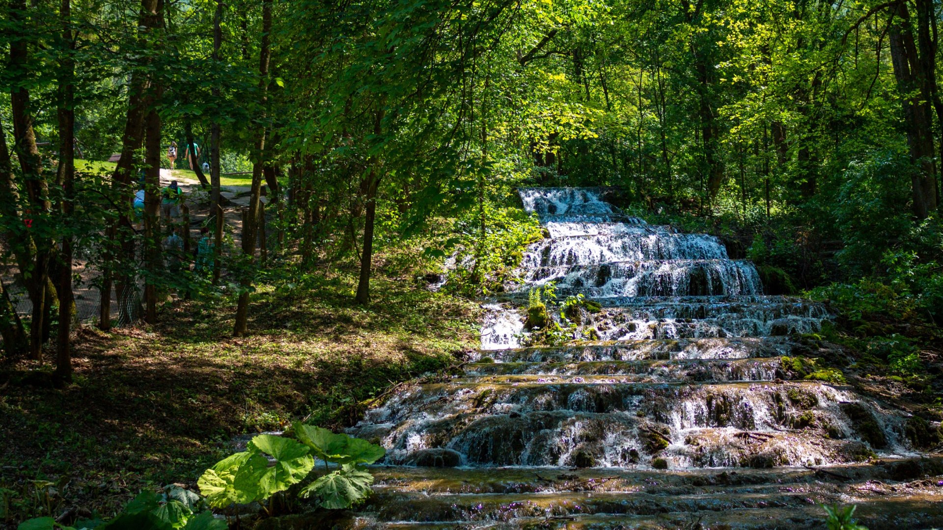 Tündérmesékbe illő erdei vízesések Magyarországon őszi kirándulásokhoz