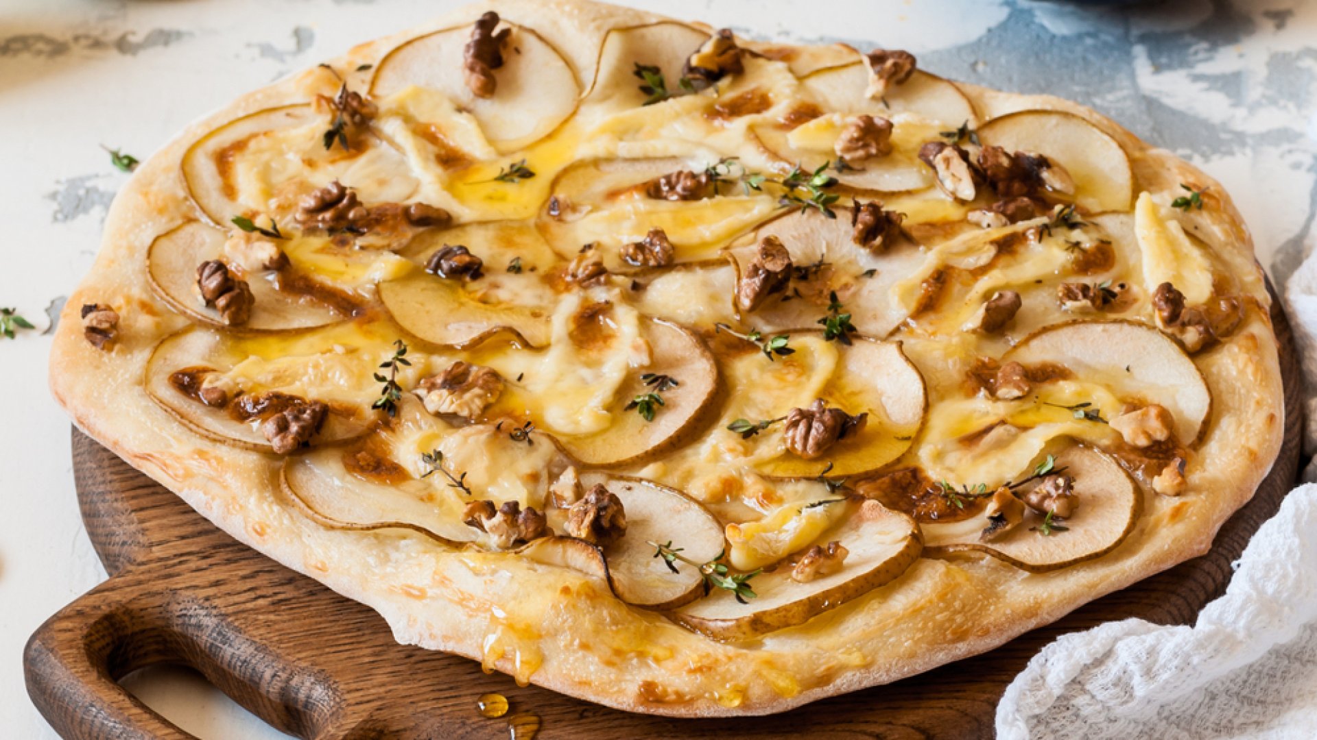 Az ősz legfinomabb fogása: Körtés-camembert sajtos focaccia