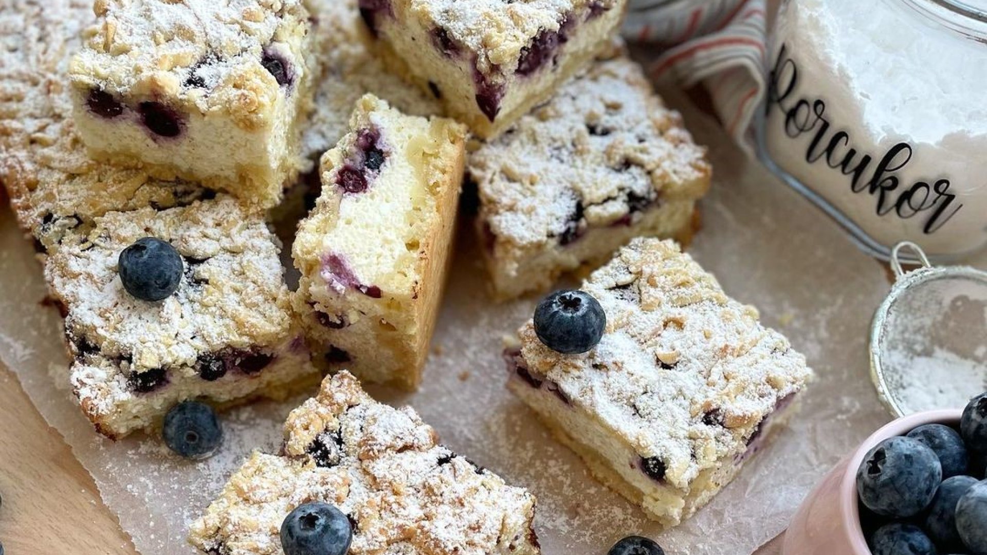 Reszelt túrós süti áfonyával – egyszerű és isteni!