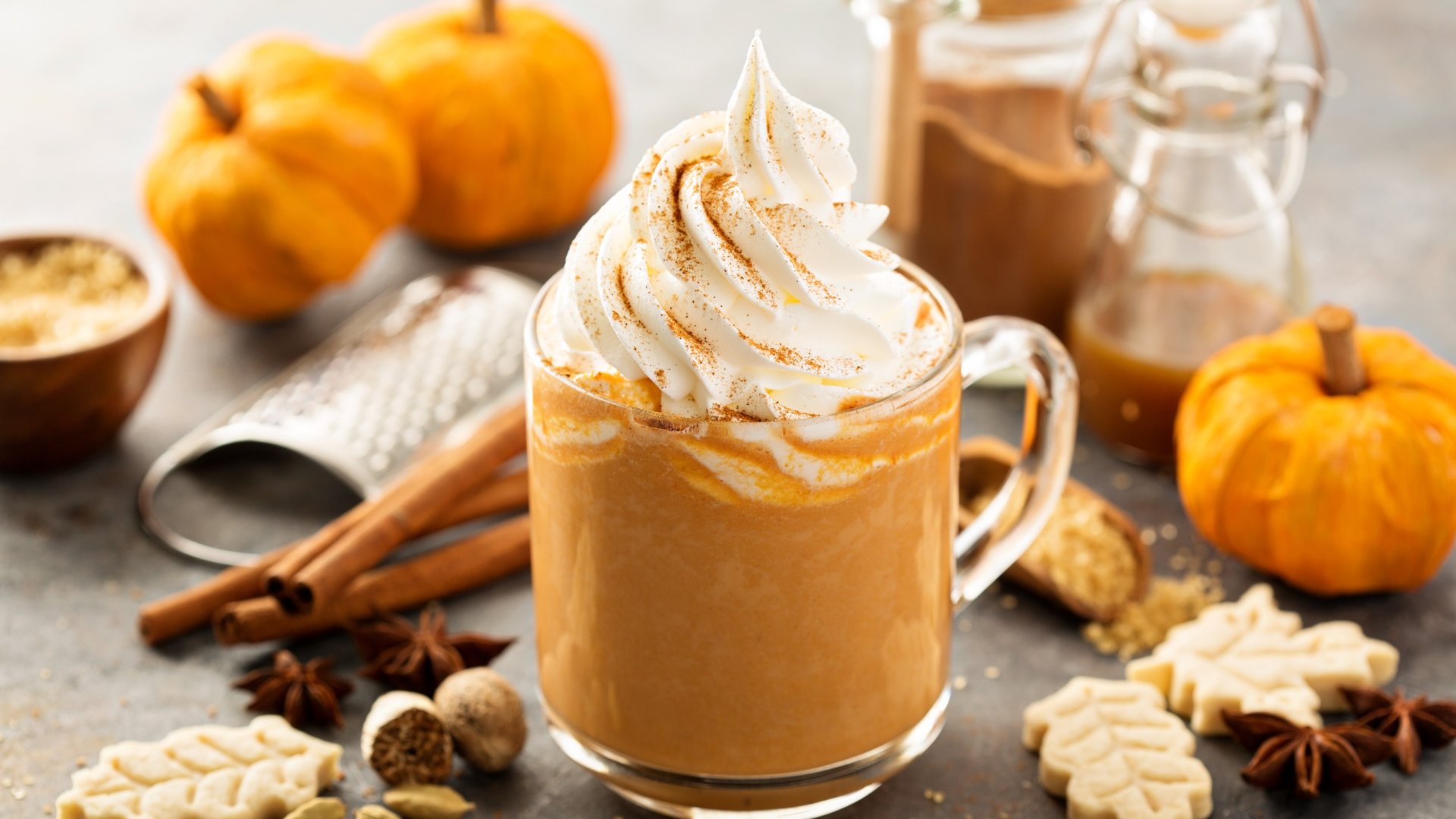 Készíts otthon sütőtökös, fűszeres kávét Így készül a legfinomabb pumpkin spice latte