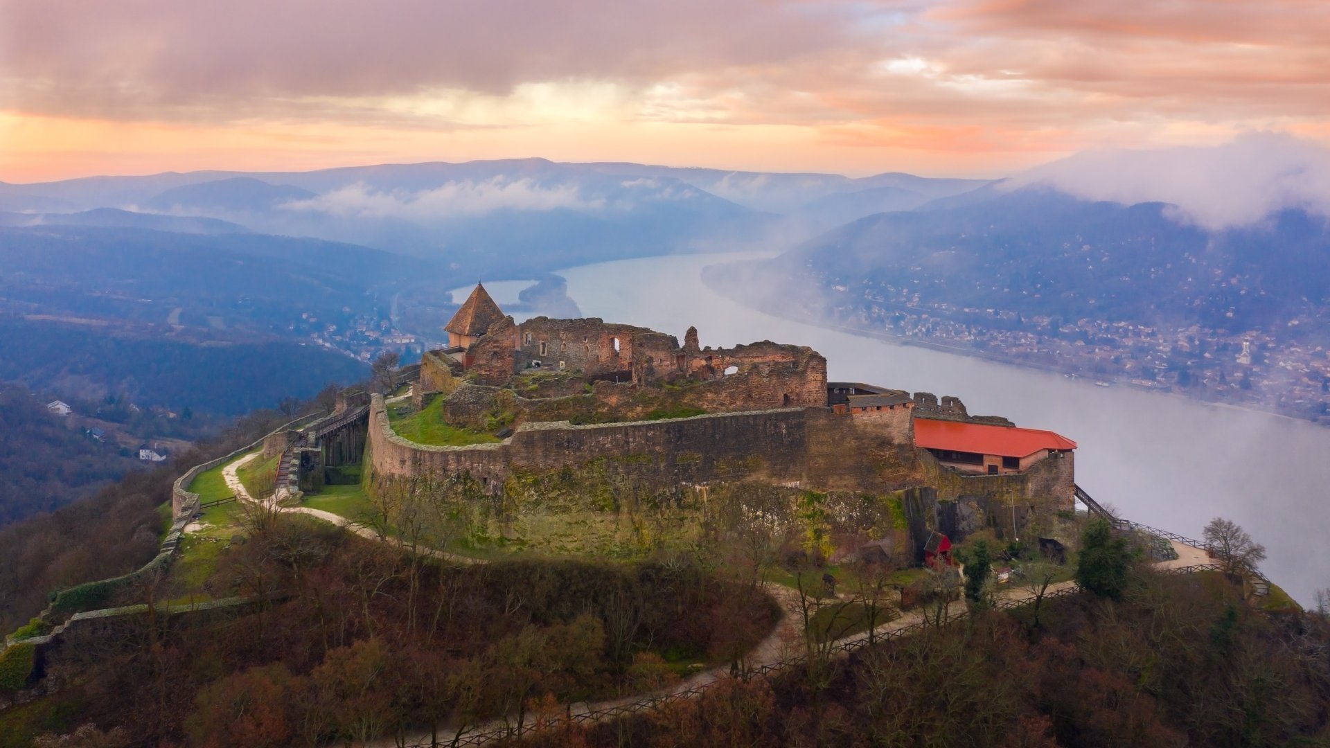 5 túraútvonal a Visegrádi-hegységben, ahol bámulatba ejt az őszi erdő