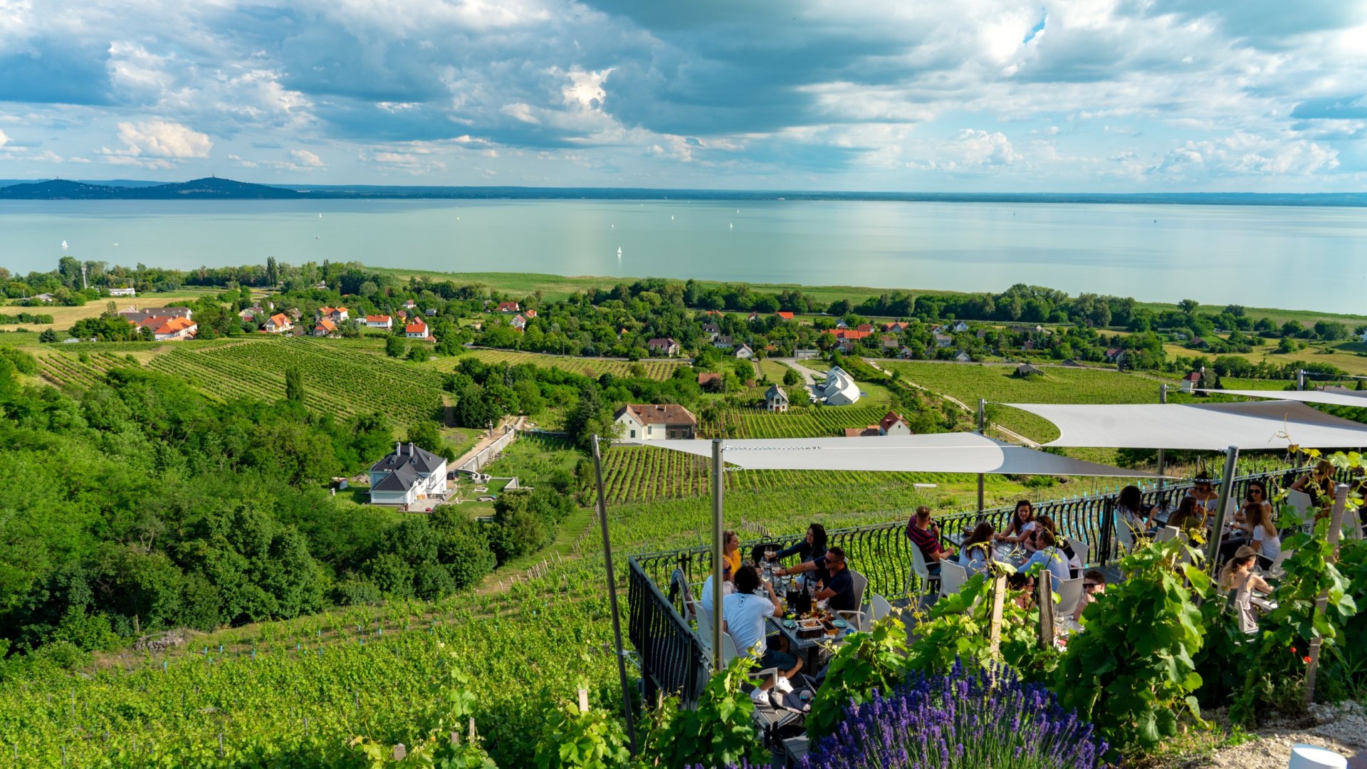 Éttermek a Balatonnál, ahonnan csodás panoráma fogad! Éttermek a Balatonnál, ahonnan csodás panoráma fogad!