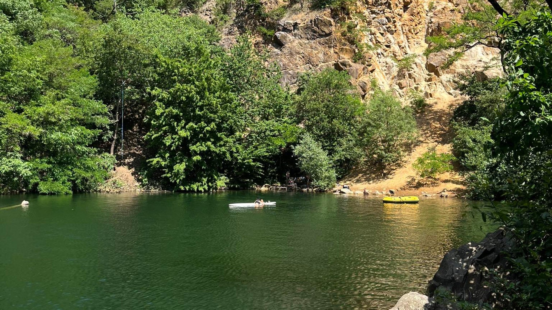 Kirándulás a Mátrában, csobbanás az Apci tengerszemnél