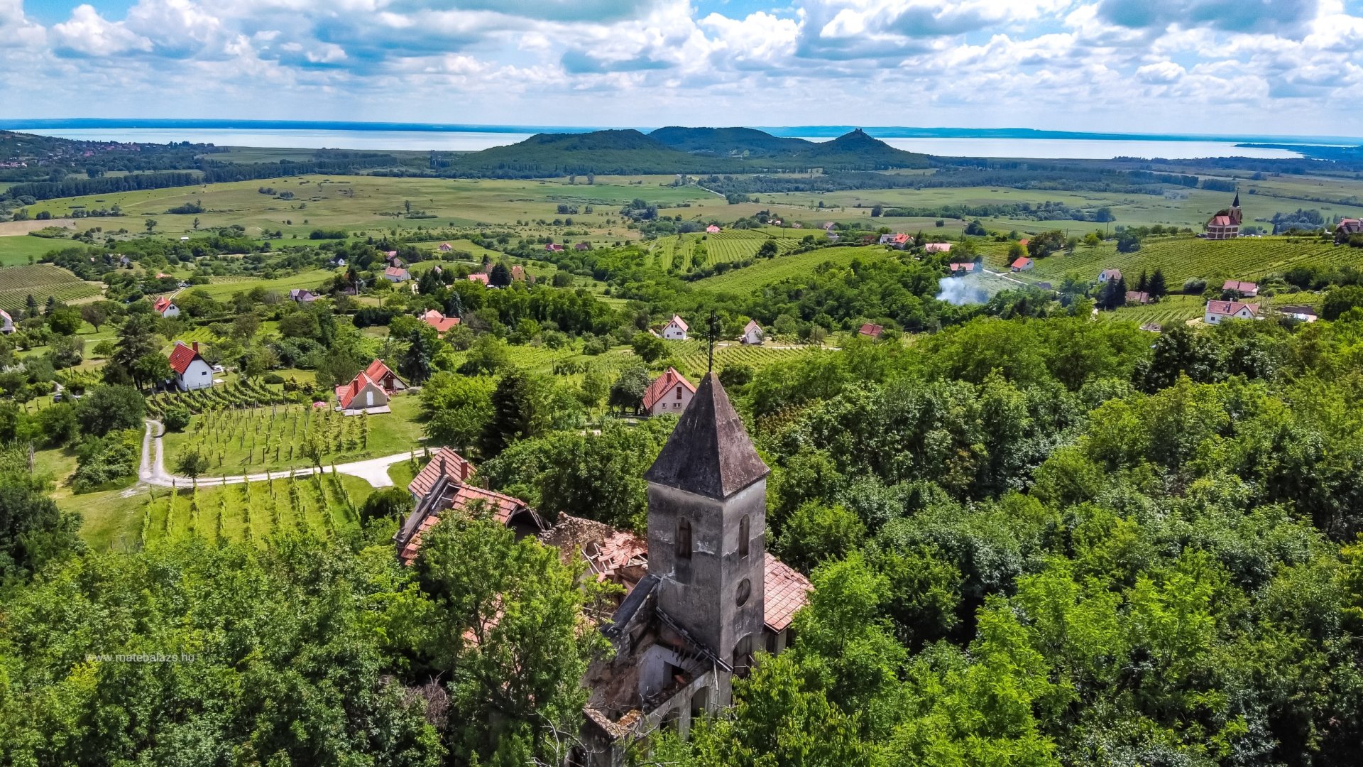 Kerüld el a tömeget a Balatonnál – Gyönyörű és csendes helyek a Balatonon Kerüld el a tömeget a Balatonnál – Gyönyörű és csendes helyek a Balatonon
