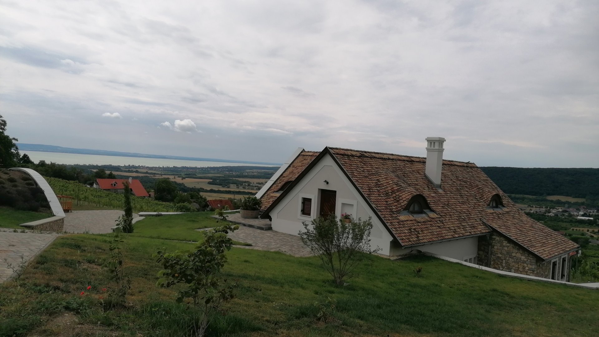 Mesefalvak a mesés Balaton-felvidék lankái között Mesefalvak a mesés Balaton-felvidék lankái között