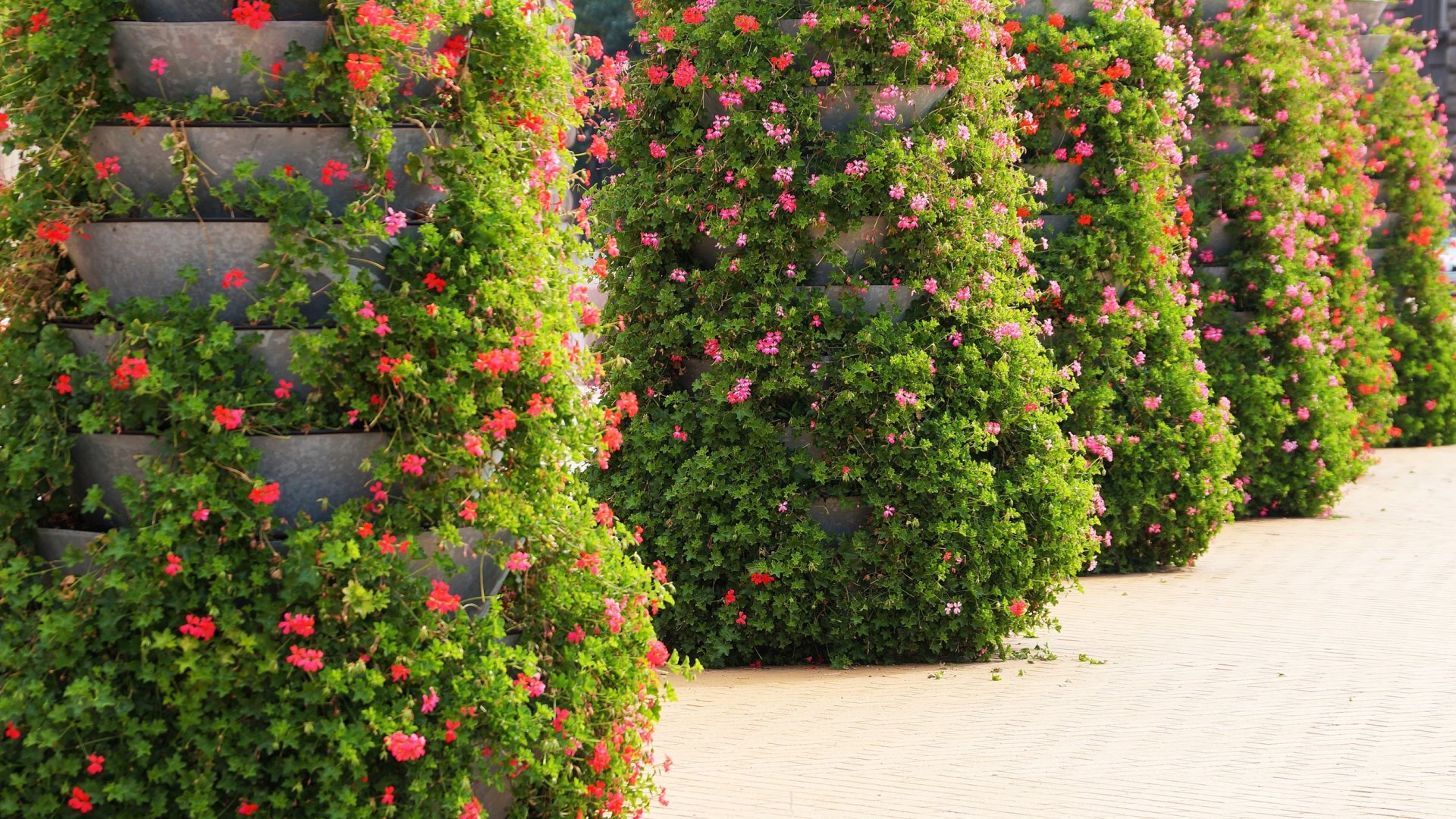 Légy kreatív, készíts te is gyönyörű virágtornyot! – 2 DIY ötlet