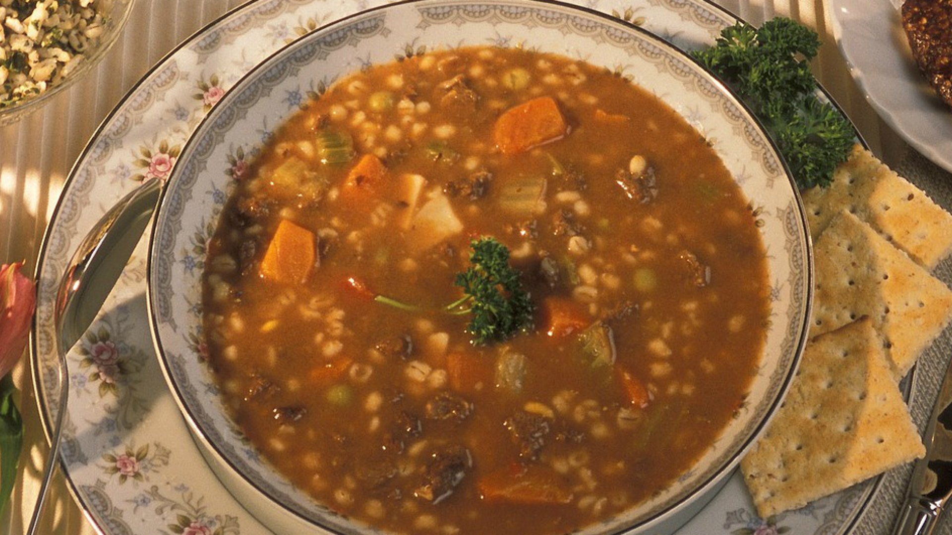 Mi kerüljön az asztalra Szilveszterkor? Ételek, amik szerencsét hoznak a következő évre! 