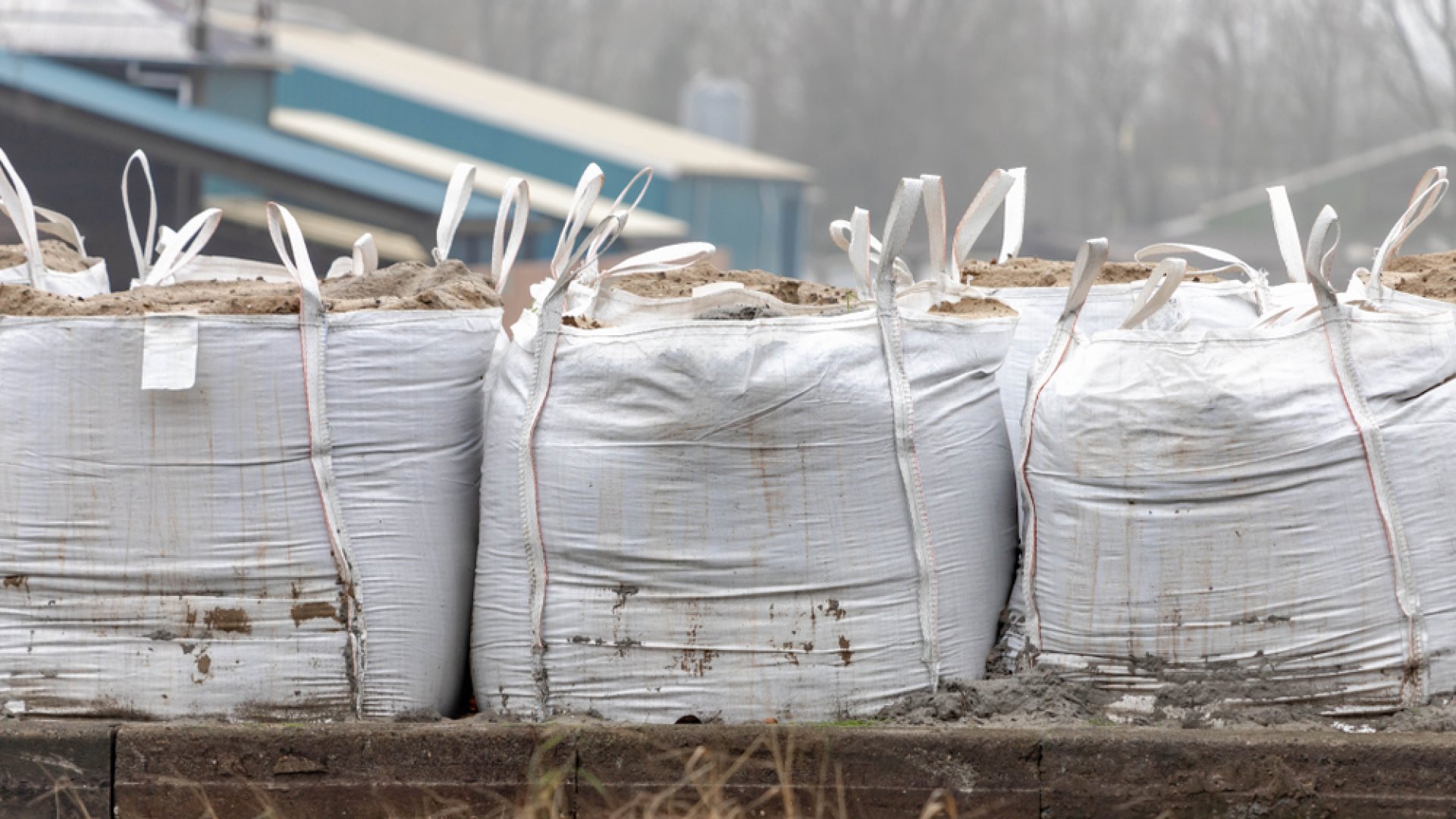 Így építs kertet homokzsákokból