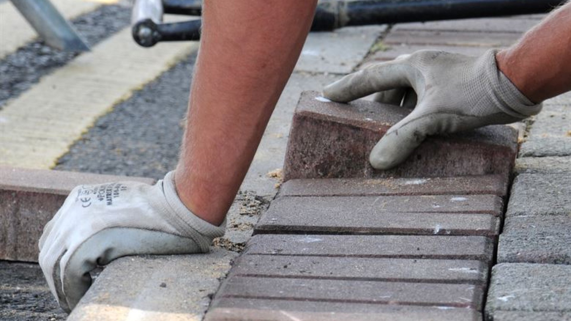 Így készíts magadnak napelemes járdát udvarodba