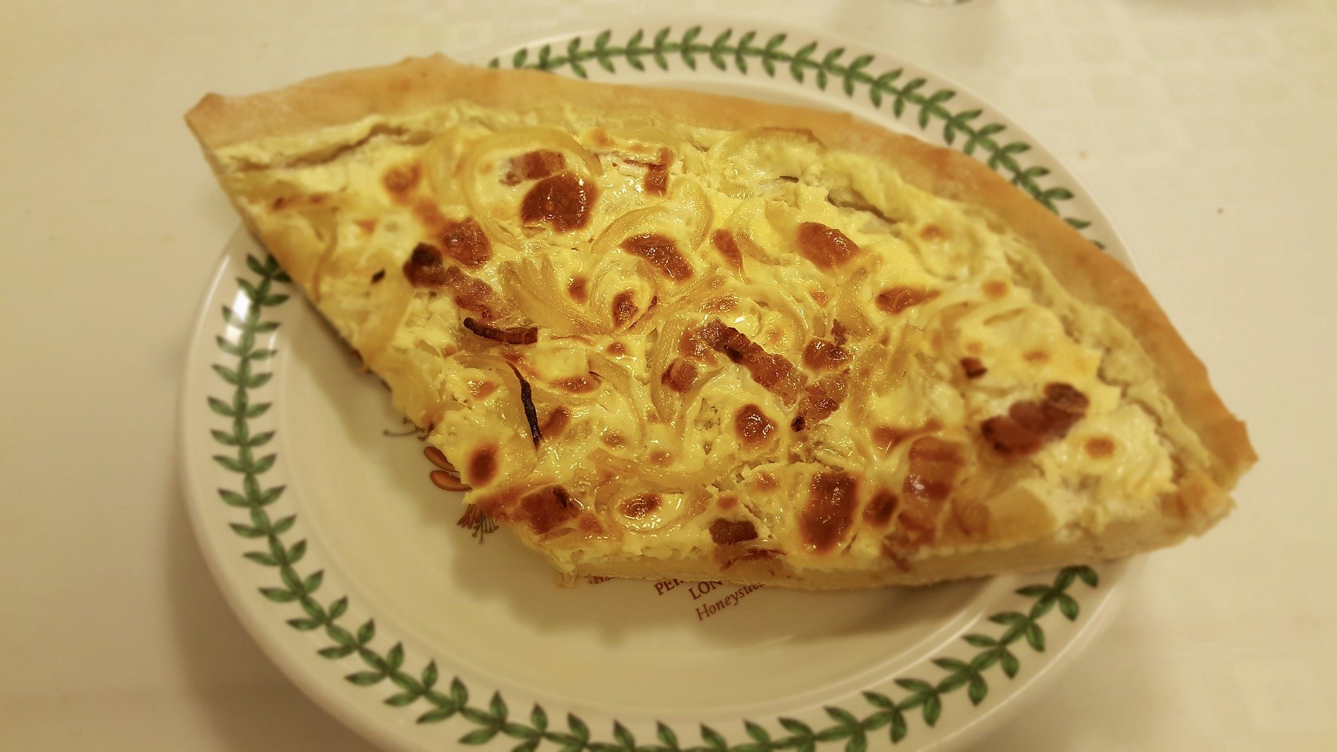 Gyorsan elkészíthető, istenien finom lepény! Gyorsan elkészíthető, istenien finom lepény!